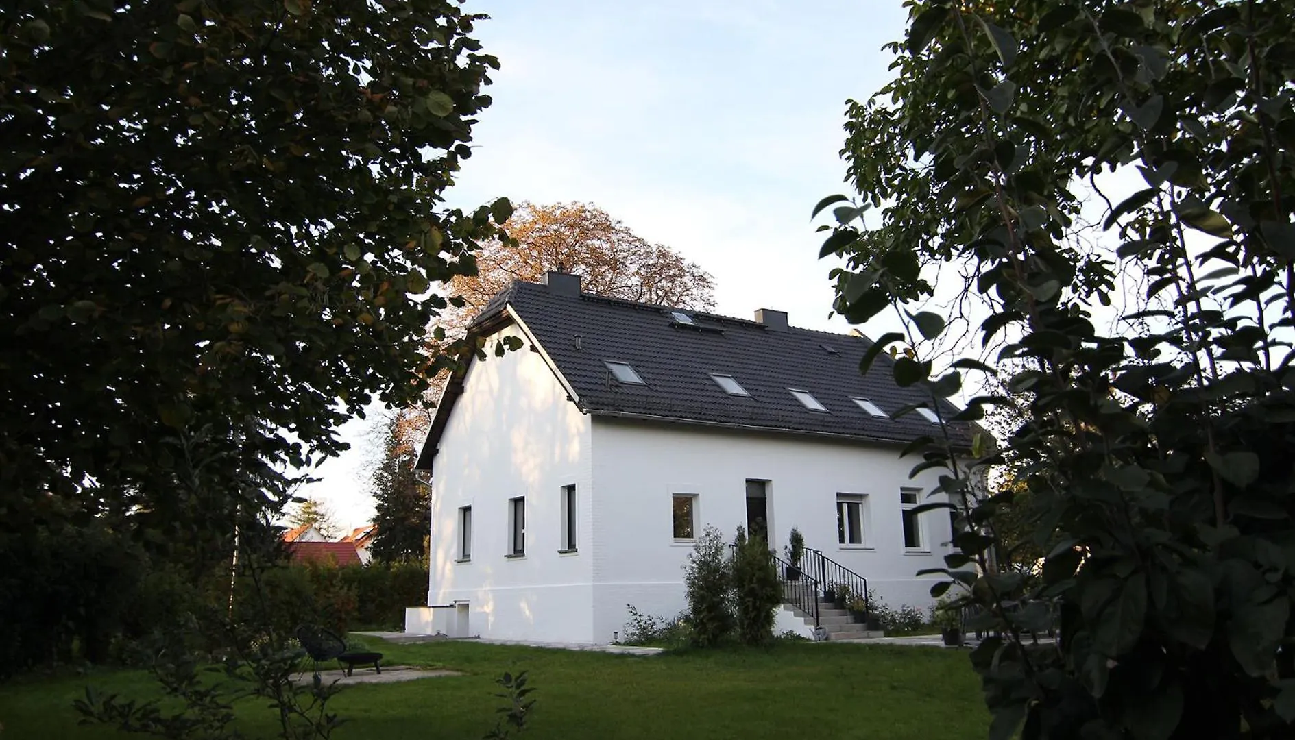 Haus Mit Pool, Garten Und Gym In Berlin联系方式